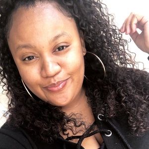 Meet your Posher, Desiree